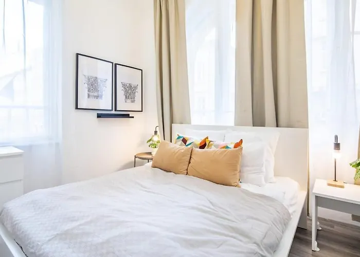 Extra Central Mini Studio - Lively Neighborhood
